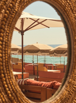 Planches de surf Indie Beach &ndash; plage priv&eacute;e Pampelonne Ramatuelle, esprit surf et M&eacute;diterran&eacute;e